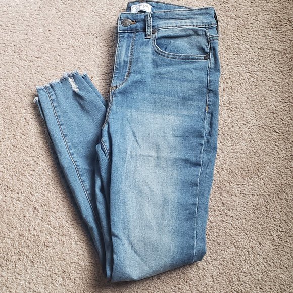 NWOT! Sofia by Sofia Vergara Jeans - Picture 1 of 2